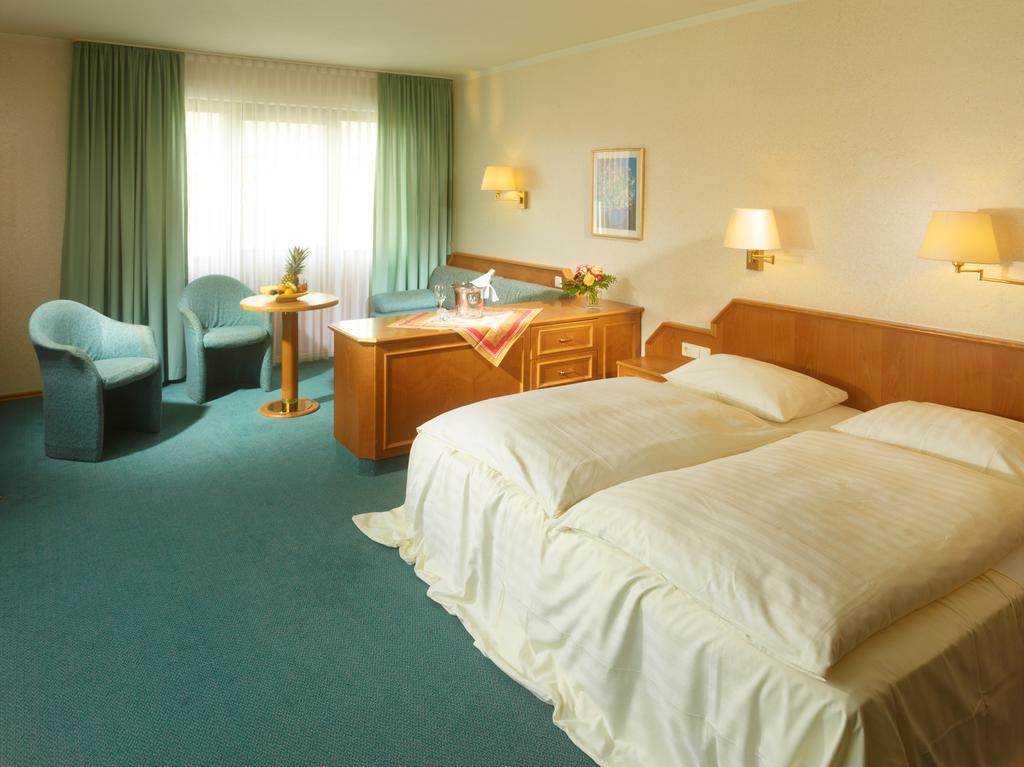 Hotel Loesch Pfaelzer Hof Romerberg الغرفة الصورة